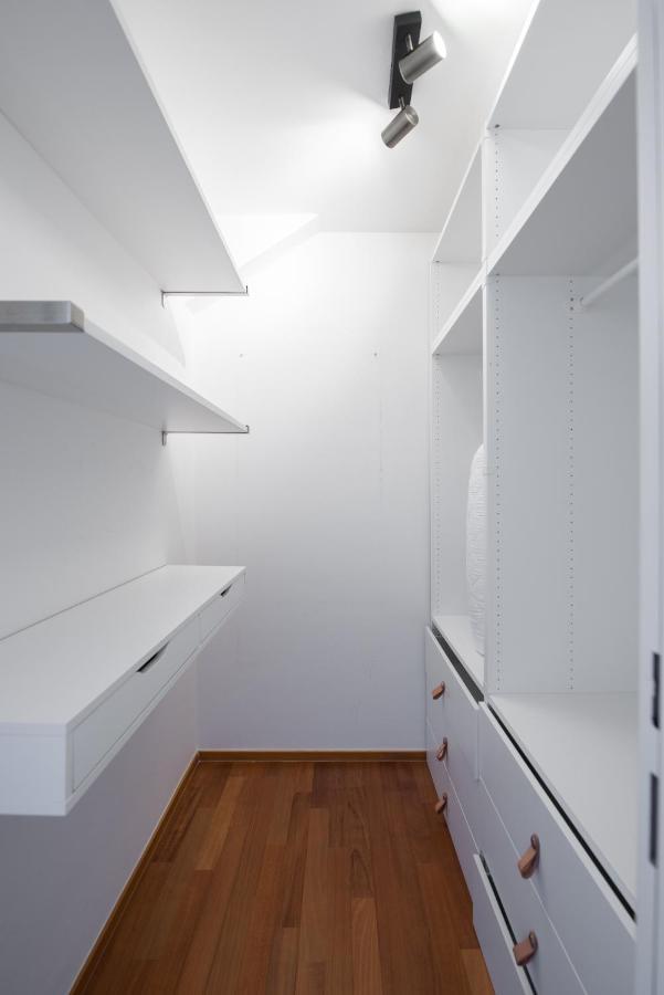 With 4 Bedrooms Lejlighed